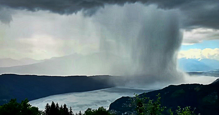 "The Tsunami from Heaven" - Timelapse Shows Storm Dumping Tonnes Of Water
