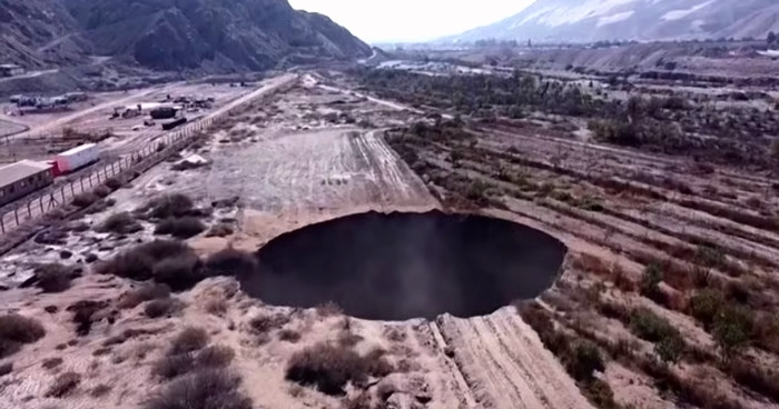 a-massive-hole-as-big-as-the-white-house-just-opened-up-in-chile-and