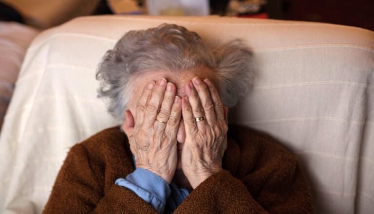Son Took His Mother To A Nursing Home And Only Visited Her From Time To ...