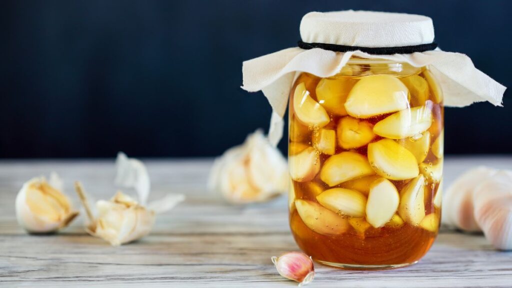 Recipe For Garlic-Honey 'Magical' Drink For Cold And Flu Season
