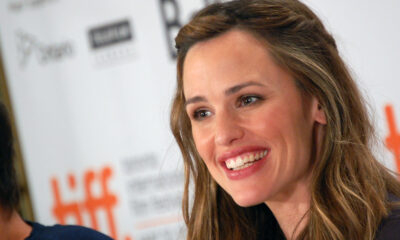 When Jennifer Garner Sees A Homeless Man In A Wheelchair Who Is Barefoot, People Were In Tears