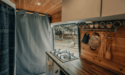 No One Helped The Freezing Twin Girls — Until A Broke Single Dad Did. What Happened Next Shocked The World