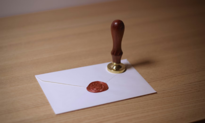 Her Husband Served Divorce Papers With A Sticky Note—But He Didn’t Know What Their Daughter Was Hiding