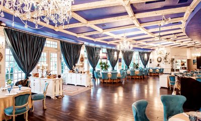My Stepsister Called Me “Just A Nurse” In Front Of 140 Guests — Then The Groom’s Father Saw My Earrings